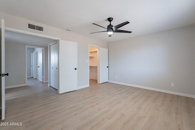 Building Photo - 2839 W Villa Maria Dr