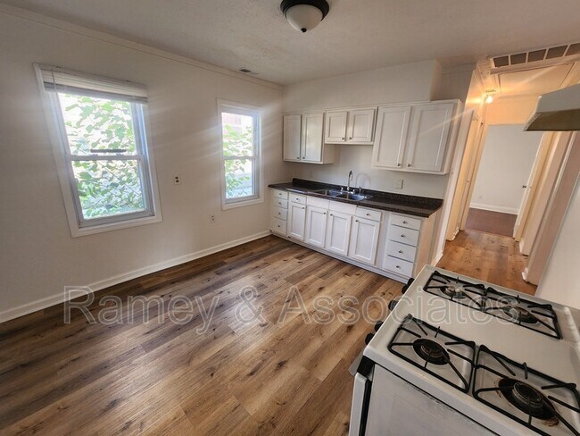 Building Photo - 2112 Ratcliffe Ave