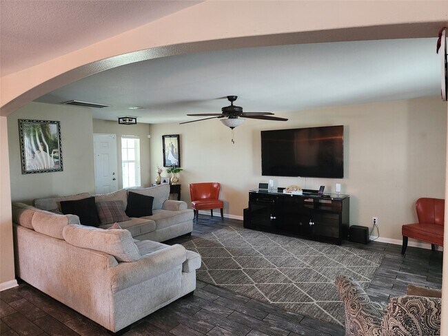 Building Photo - 1843 Garnet Breeze Dr