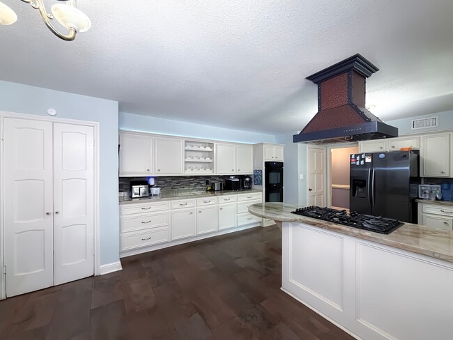 Building Photo - 10723 Elmdale Dr