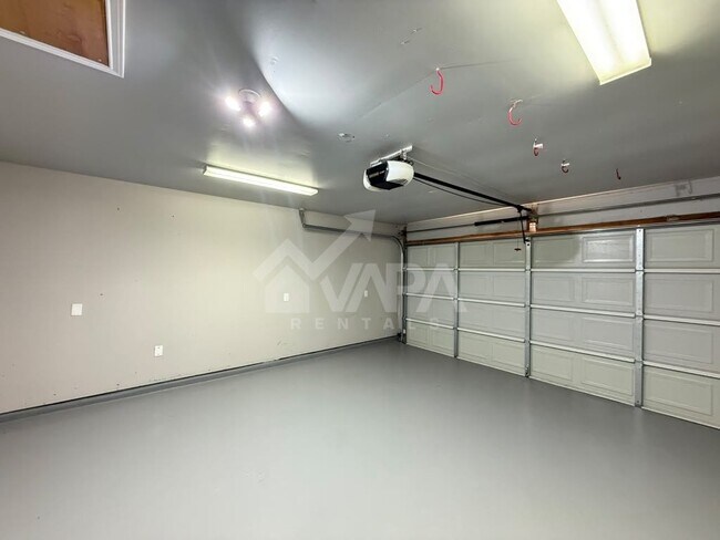 Building Photo - 9840 Logans Ridge Dr