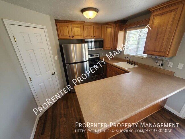 Building Photo - 865 E 350 N