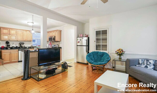 Building Photo - 13 Sachem St