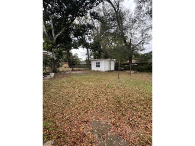Building Photo - 434 Fairfax Dr