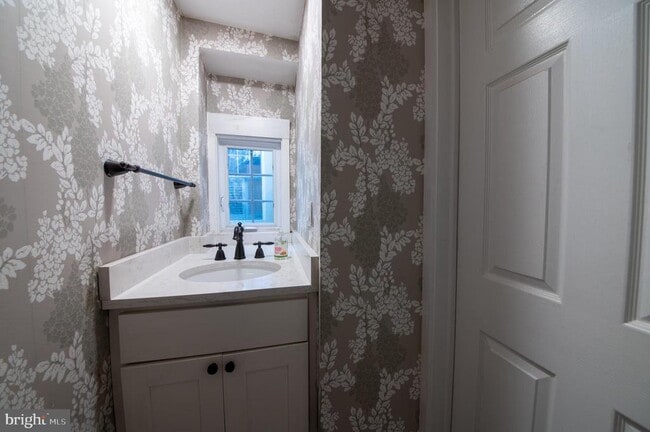 Building Photo - 35 Delaware Ave