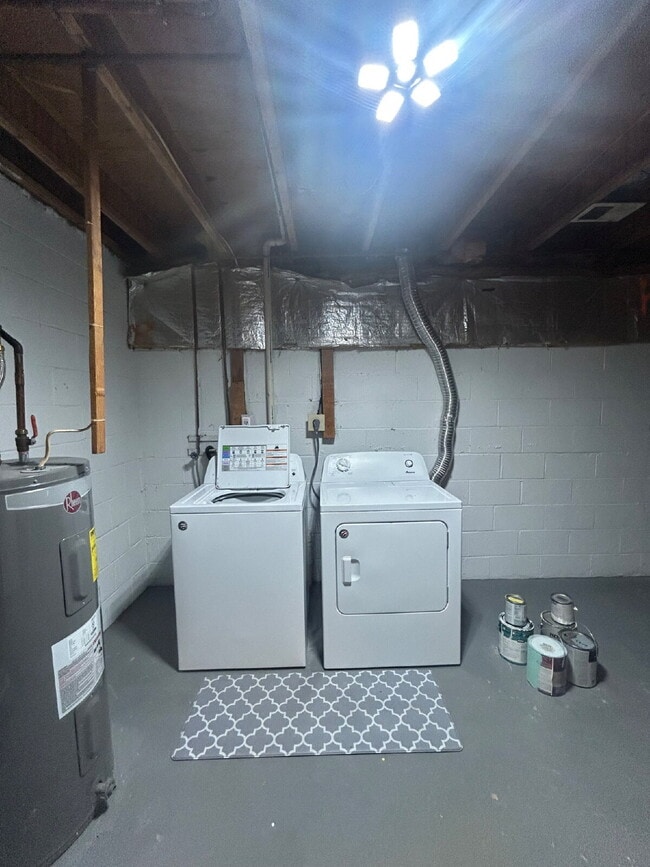 Building Photo - Apply by May 15th & Receive Up to $299 Off — Spacious 3BR Townhome in Warrenton, VA with Prime Co...