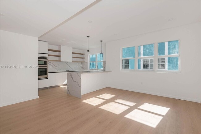 Building Photo - 824 SE 12th Ct