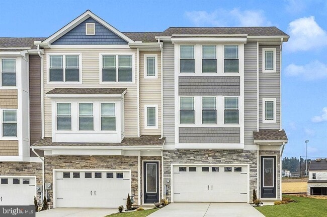 Building Photo - 527 Abigail Ave