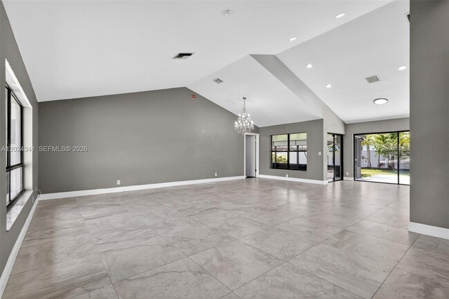 Building Photo - 9654 Sun Pointe Dr