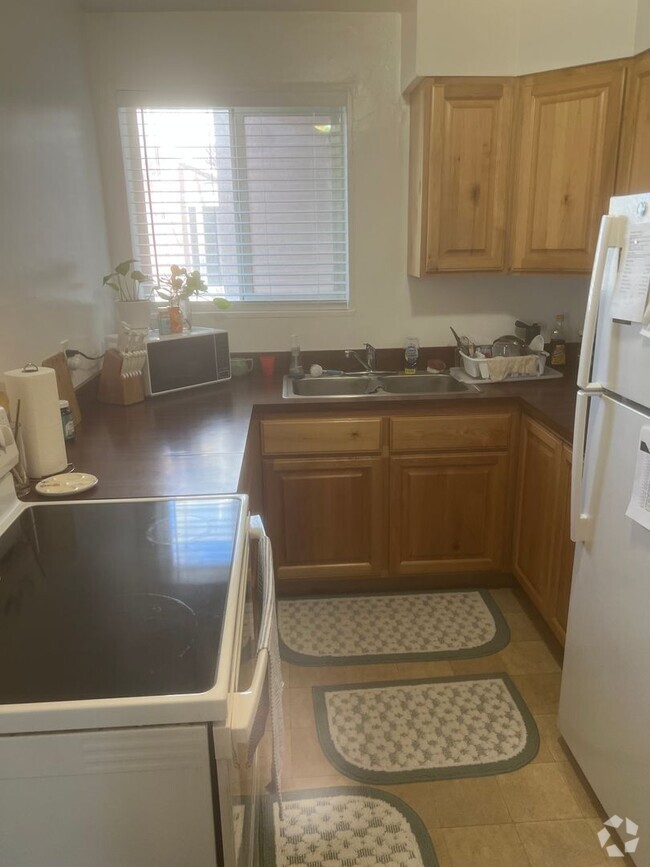 Building Photo - 2 bed/1 bath