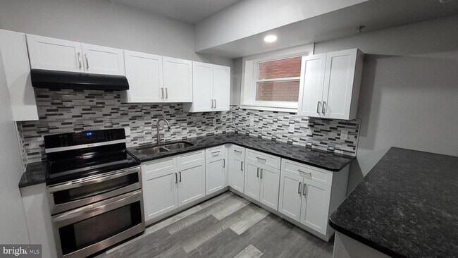 Building Photo - 1729 Centre Ave