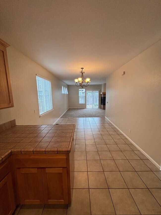 Building Photo - 3 Bedroom 2.5 Bathroom Single Family Home located in Northwest Santa Rosa