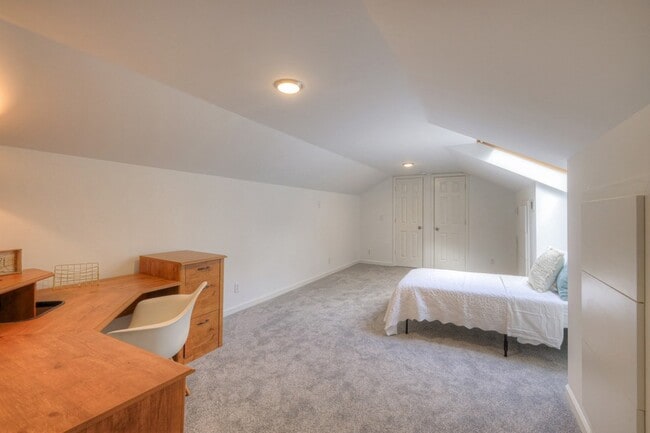 Building Photo - 204 Hogan Ln