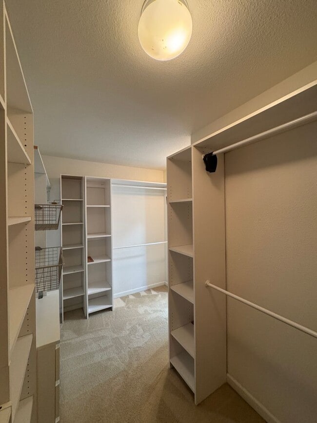 Building Photo - 1762 River Oaks Cir