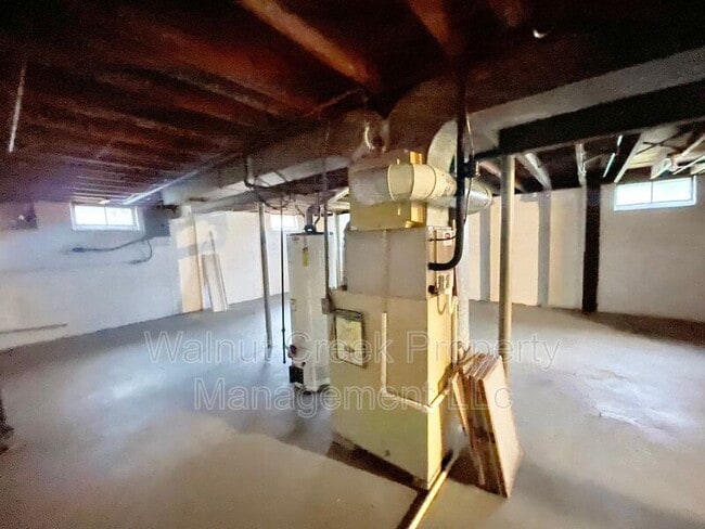 Building Photo - 566 Walnut St