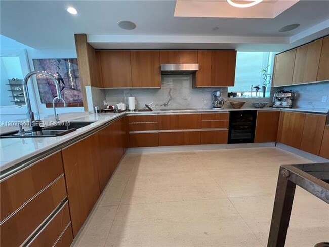 Building Photo - 1331 Brickell Bay Dr