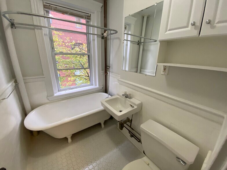 Building Photo - 32 Worthington St