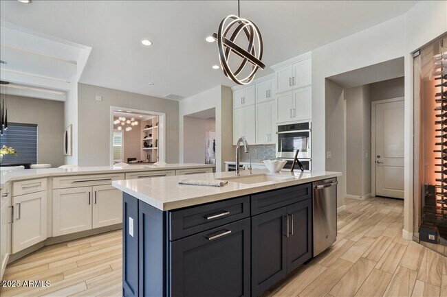 Building Photo - 5543 E Beryl Ave