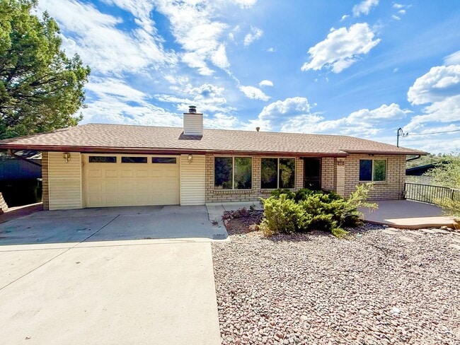 Building Photo - 4 bedroom home minutes from downtown Presc...