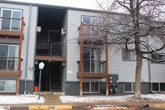 Building Photo - Great Condo in Golden