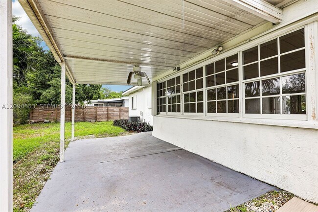 Building Photo - 571 NE 172nd St