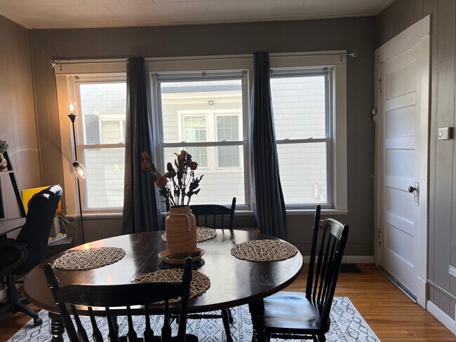 Building Photo - 33 Higby Rd