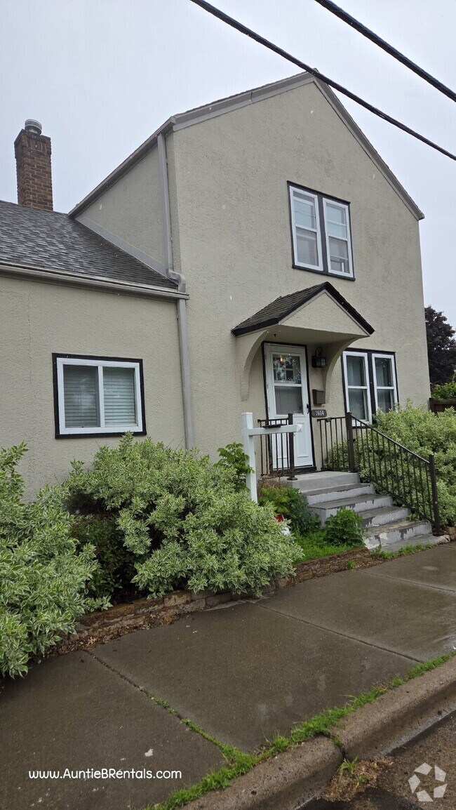 Building Photo - Beautiful 3bed 1 bath Duplex in Minneapoli...