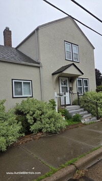 Building Photo - Beautiful 3bed 1 bath Duplex in Minneapoli...