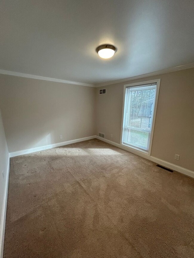 Building Photo - Modern Charm: 2 BR Home with Finished Basement, Pet Friendly, Assigned Parking, and Prime Location!