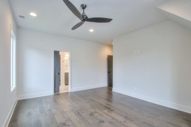 Building Photo - Welcome To Nashville!