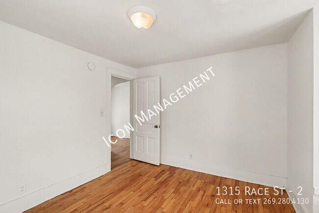 Building Photo - 1315 Race St