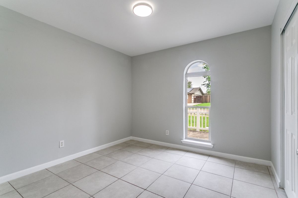 Building Photo - 5101 Longhorn Trail