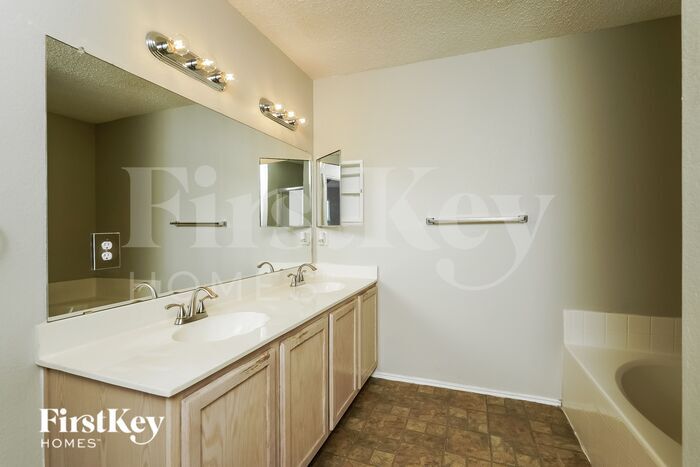 Building Photo - 3114 Melrose Dr