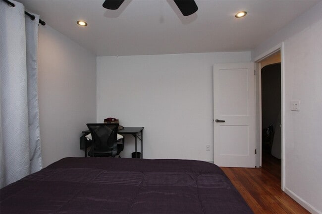 Building Photo - 701 Delano Ave