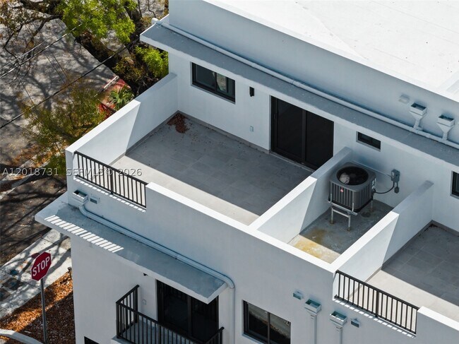 Building Photo - 726 NW 55th St