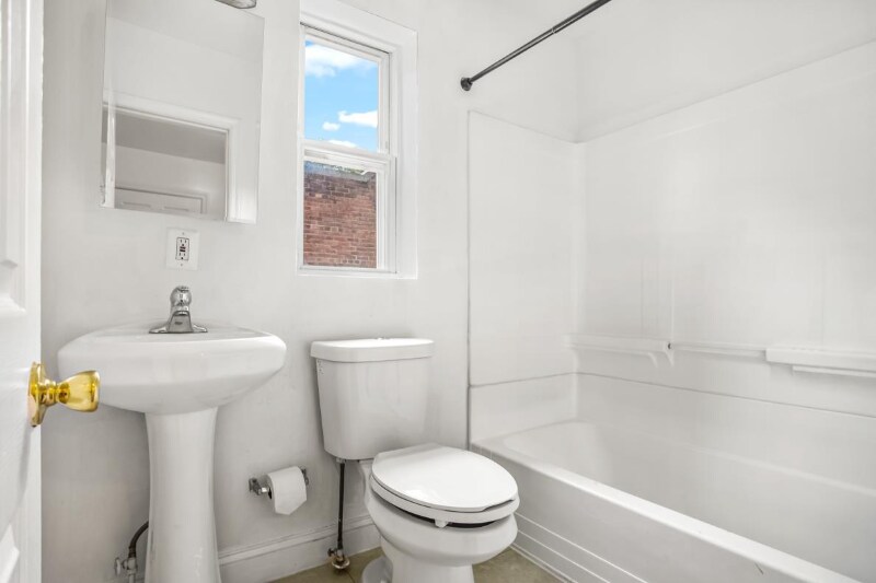 Building Photo - 349 Parkland Pl SE