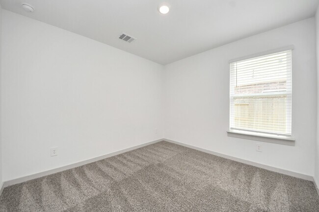 Building Photo - 4911 Pne Hvn Ln