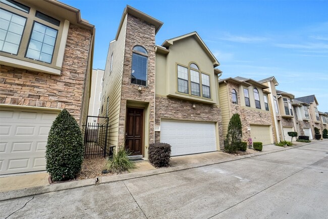 Building Photo - 1335 Studer St