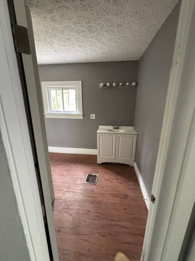 Building Photo - Section 8 Accepted!
