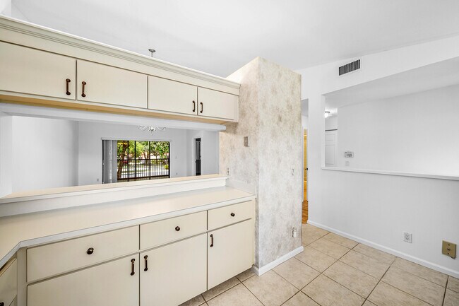 Building Photo - 206 Congressional Way