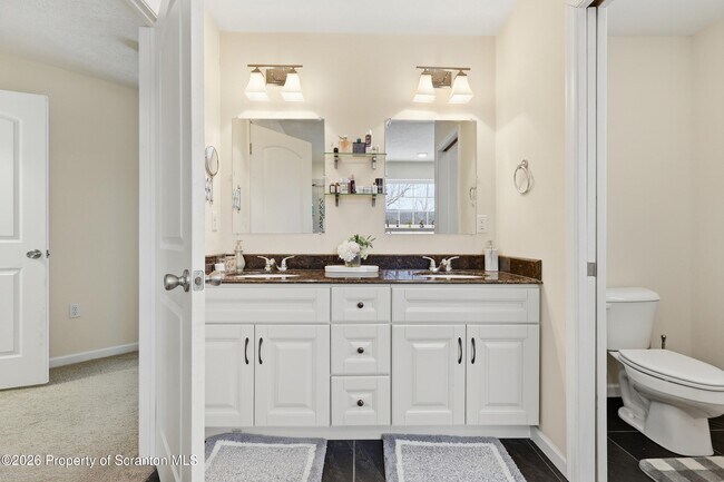 Building Photo - 124 Falcon Ln