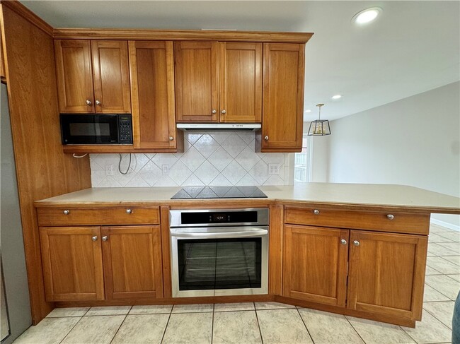 Building Photo - 133 Lincoln Rd