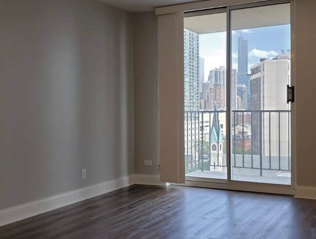 Building Photo - 1212N N La Salle Dr