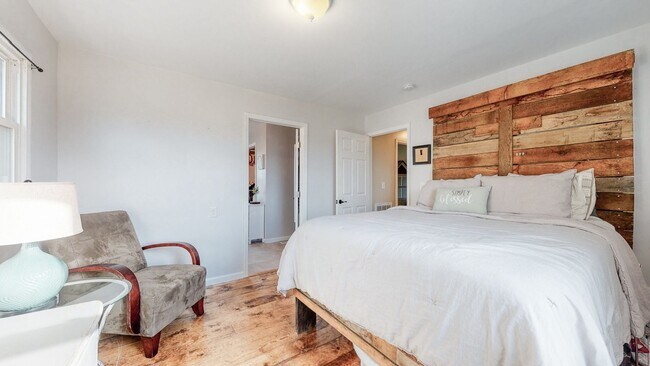 Building Photo - Stunning home situated on over 1 acre in North Thompson’s Station!