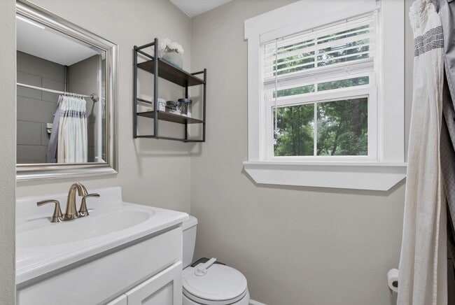 Building Photo - 2929 Emery Dr