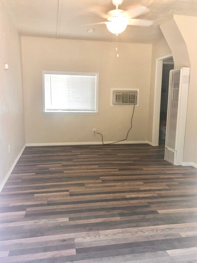 Building Photo - 1246 Oak St