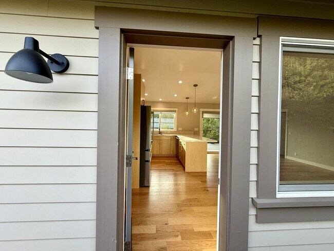 Building Photo - Beautiful Two Bedroom/Two Bathroom Home with Large Yard