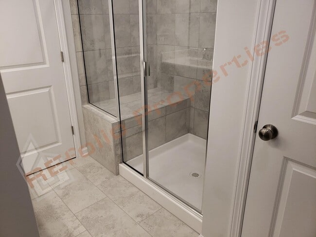 Building Photo - Luxury 3 Story 4 BD/3.5 Bath Townhome @ Sm...