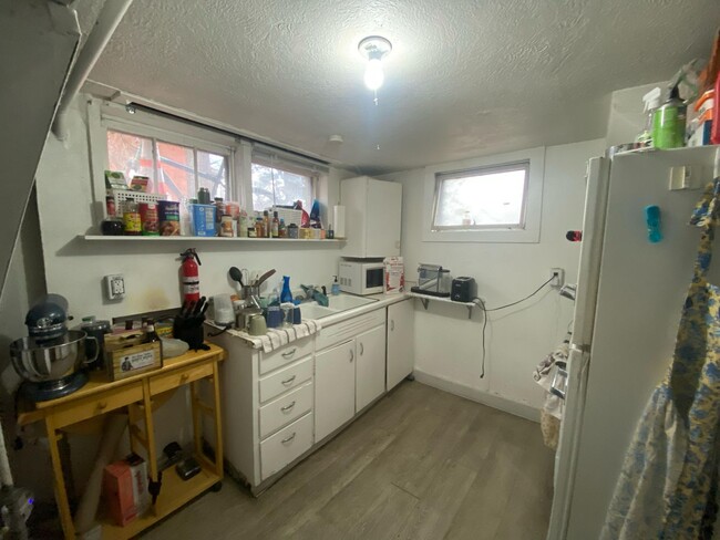 Building Photo - Aug 1st 2026/2027 Pre-leasing Close to 1.5 Blks to CSU & Old Town