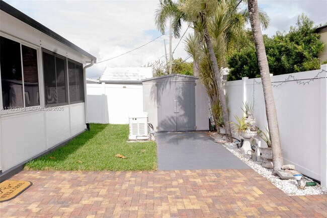 Building Photo - 5464 NE 3rd Ave